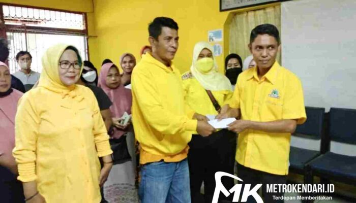 Jelang Ramadhan, Golkar Salurkan Bantuan Modal Usaha ke UMKM di Kendari