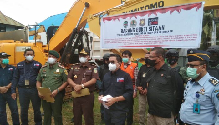 Tersangka Penambangan Ilegal di Konut Diserahkan ke Kejati Sultra oleh Tim Gakkum KLHK