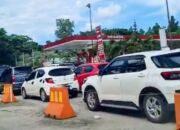 Antrean Panjang Berburu Pertalite di SPBU Kendari, Pertamina: Jangan Panik, Stok Aman