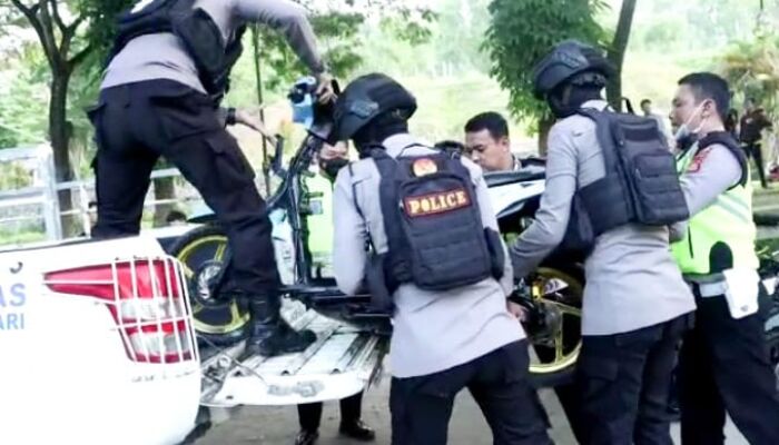 Gerombolan Balap Liar di Kendari Beach Kocar-kacir Dirazia Polisi, 43 Motor Disita