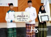 Ikuti Jejak Jokowi, La Ode Haji Polondu Sarungan Dirangkaian Peringatan Hari Buruh di Sultra