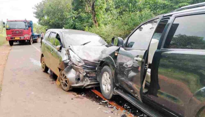 Mobil Kemenag Sultra Tabrakan Saat Hendak Pantau Hilal 1 Syawal 1443 H di Kolaka