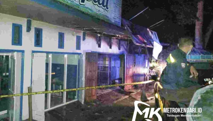 Gara-gara Petasan Malam Takbiran, Sebuah Depot Air Galon di Muna Hangus Terbakar