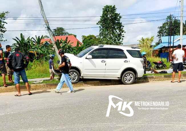 Mobil Tabrakan Kendari