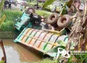 Akibat Sopir Ngantuk, Sebuah Dump Truck Jatuh ke Kali di Ladongi Koltim