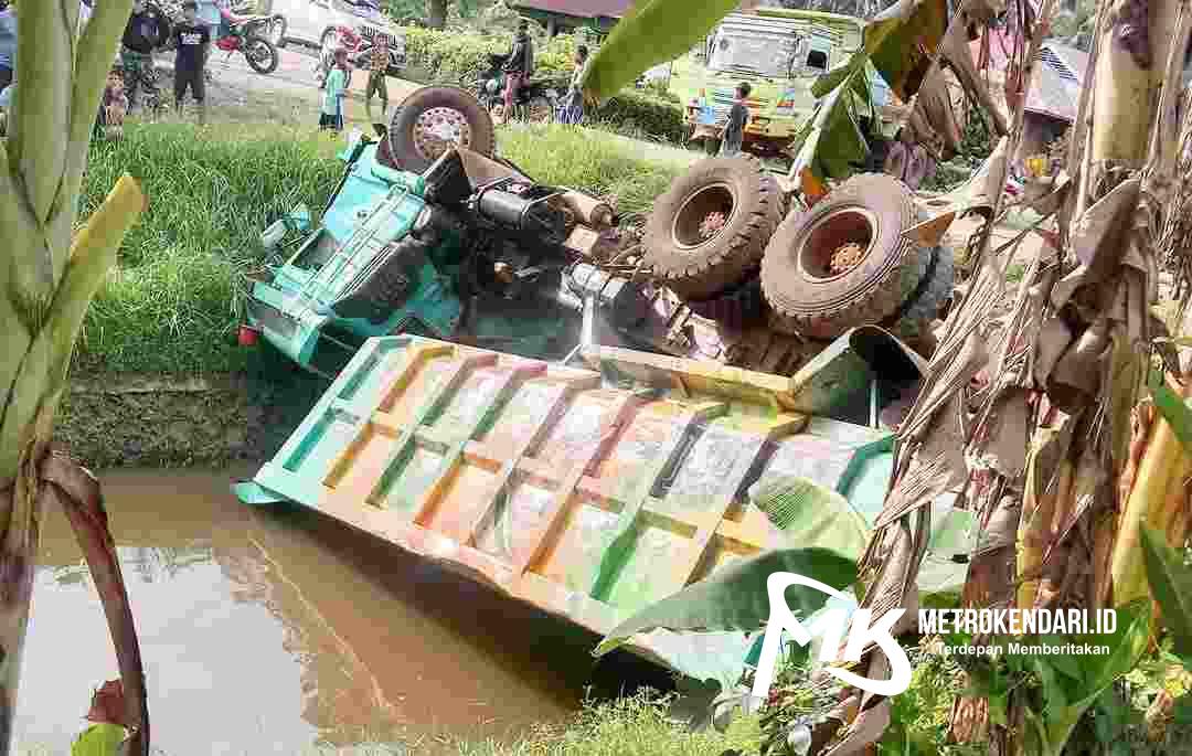 Dump Truck Kecelakaan