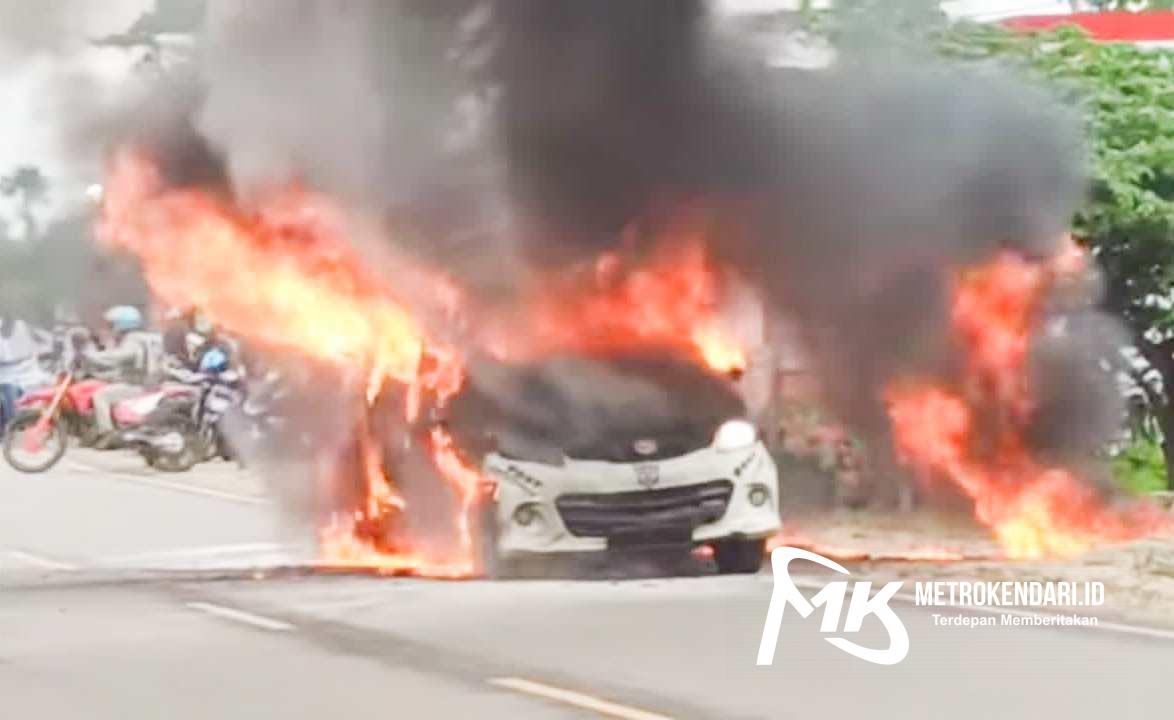 Mobil Terbakar