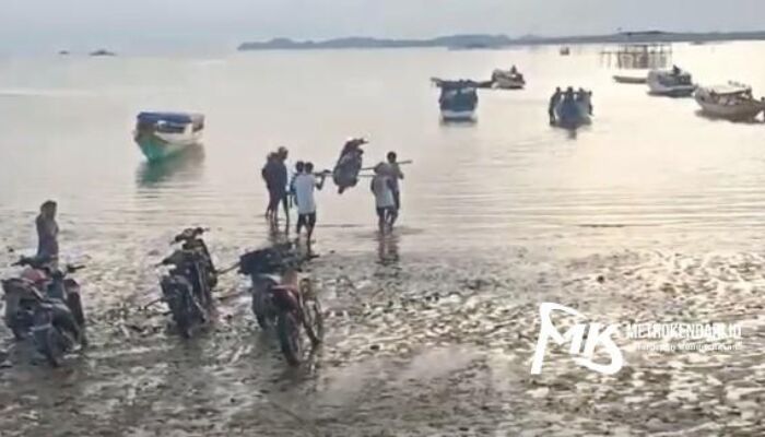 Potret Mudik Lebaran 2022, Penumpang Rela Pikul Motor Sejauh 50 Meter di Konsel