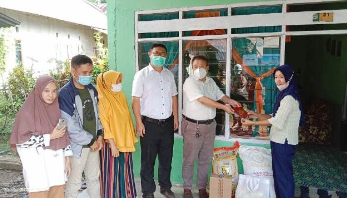 Beri Dukungan, Pimpinan PT OSS Kunjungi Rumah Karyawannya