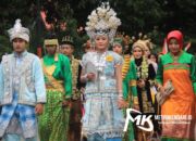 Pawai Budaya Jelang HUT Buton Utara Diwarnai Hujan, Peserta Tetap Antusias