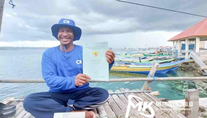 Potret Bahagia Nelayan ARUNA di Pesisir Wakatobi Dapat Sertifikat Dari Jokowi