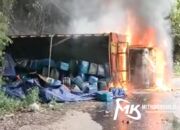 Foto Truk Bermuatan Puluhan Jerigen Solar Ludes Terbakar di Kolaka Utara