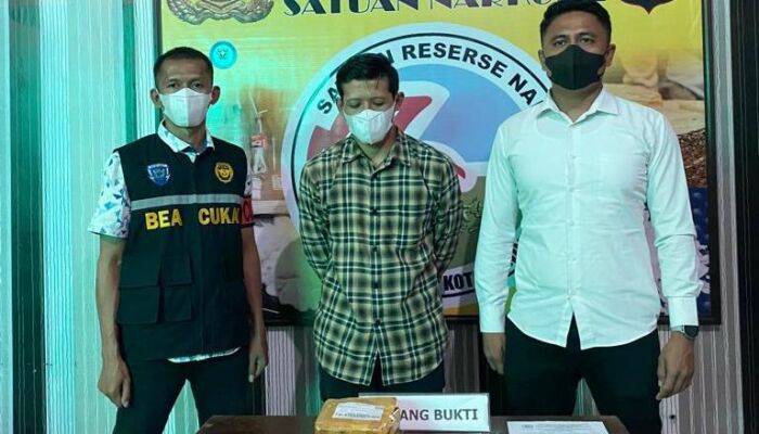 Bea Cukai-Polresta Kendari Gagalkan Penyelundupan Tembakau Sintetis Asal Bandung