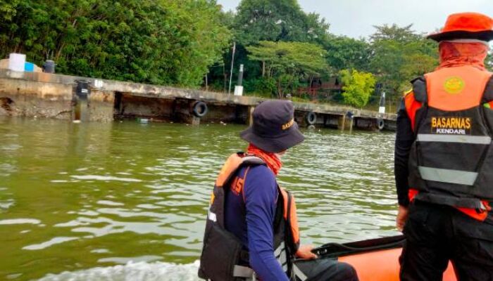 Perahu Tenggelam Dihantam Ombak Saat Memancing, Satu Orang Hilang di Teluk Kendari