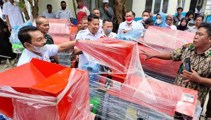 15 Kelompok Tani di Butur Dapat Bantuan Alat Mesin Pertanian