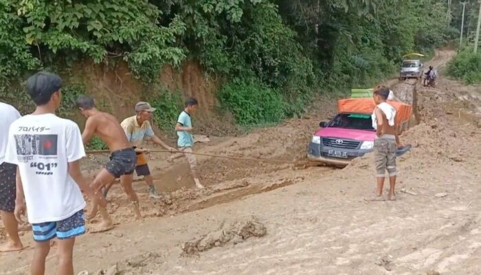 Foto Kondisi Jalan di Latoma Tua Konawe Semakin Parah