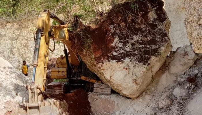 Operator Alat Berat Tewas Tertimpa Batu Saat Keruk Bukit di Kabupaten Muna