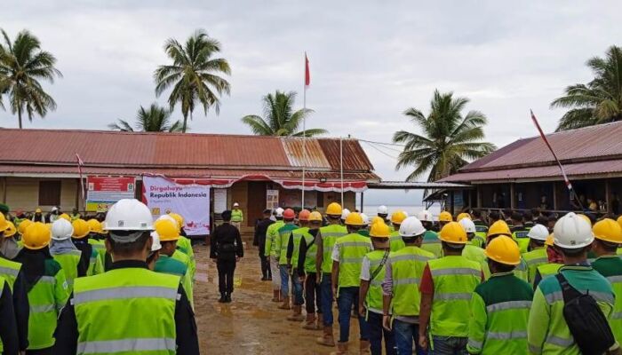 Peringati HUT RI ke-77, PT Gema Kreasi Perdana Bersama Masyarakat Gelar Upacara Bendera