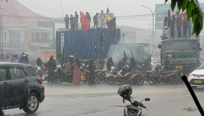 Demo Tolak BBM Naik di Kendari, Mahasiswa Sandera Truk Kontainer