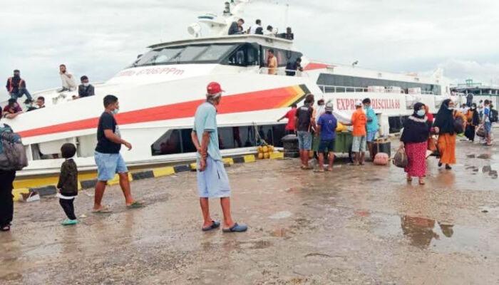 BBM Naik, Harga Tiket Kapal Laut Ikut Naik di Kendari