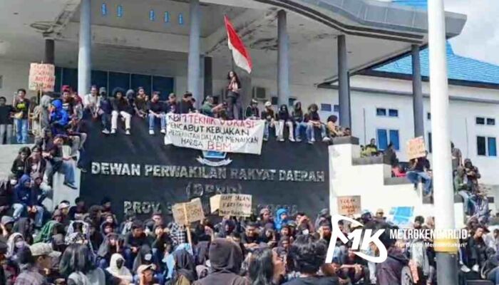 Demo Hari ke-3 Tolak BBM Naik, Mahasiswa Duduki Gedung DPRD Sultra