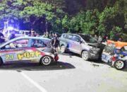 Dua Mobil Honda Brio Ringsek Ditabrak Toyota Inova di Kendari