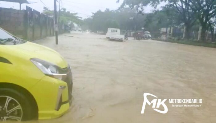 Banjir Rendam Ruas Jalan di Kota Kendari, Arus Lalu Lintas Lumpuh