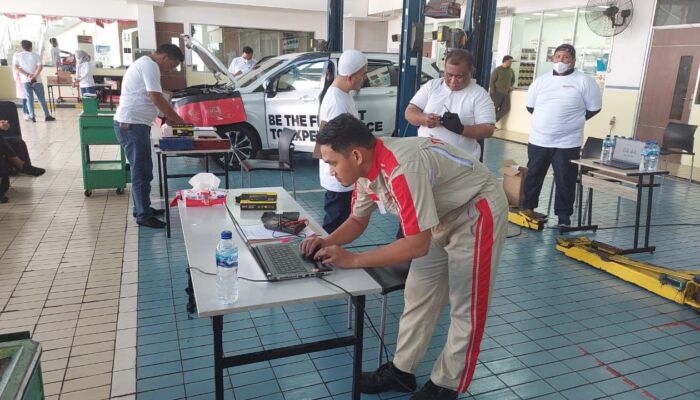 Tim After Sales Kalla Toyota Adu Skill di Ajang Dealer People Contest 2022