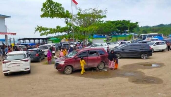 Masyarakat Keluhkan Pengurangan Jadwal Kapal Ferry Labuan-Amolengo