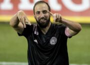 Umumkan Pensiun, Higuain Menangis Saat Ditanya Alasannya