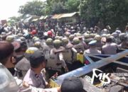 Demo Buruh di Pelabuhan Bungkotoko Kendari, Massa Bentrok dengan Polisi