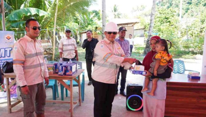 Cegah Stunting, PT GKP Beri Bantuan PMT Untuk Anak Balita di Wawonii