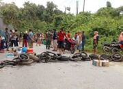 Puluhan Emak-emak Blokade Jalan Poros Gunung Merah Konsel