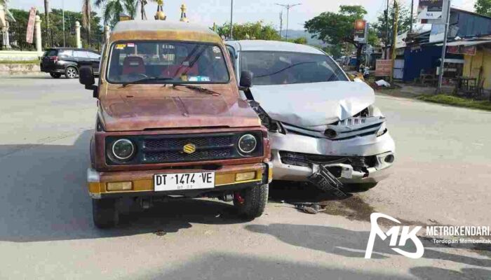 Akibat Traffic Light Tidak Menyalah, Mobil Tabrakan di Perempatan SSDC Kendari