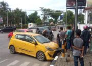 Tabrakan Mobil Agya vs Terios di Perempatan Kejari Kendari, 4 Luka-luka