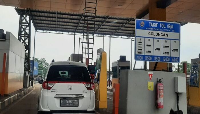 Terjebak di Pintu Tol, Maling Mobil di Bekasi Tewas Diamuk Massa