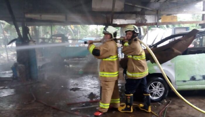 4 Orang Terluka Akibat Kebakaran Bengkel di Ciracas Jakarta Timur