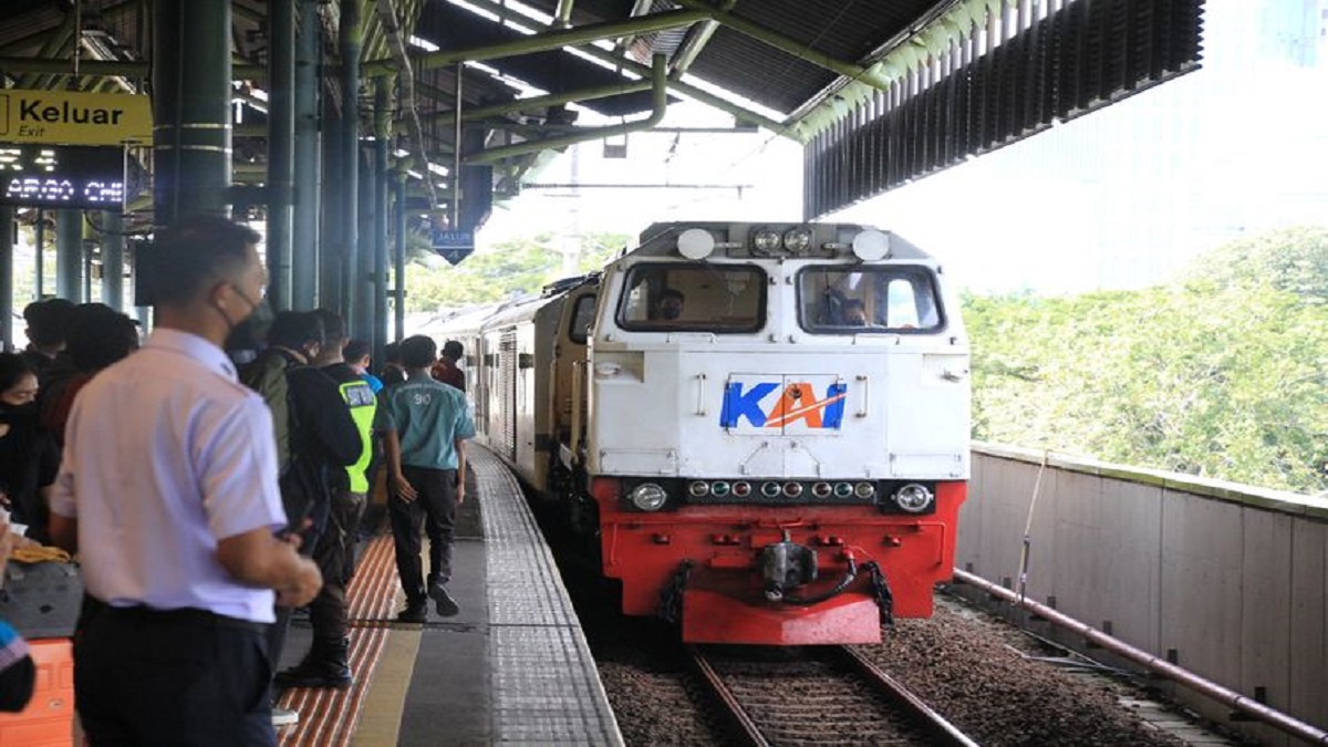 Syarat Naik Kereta Api