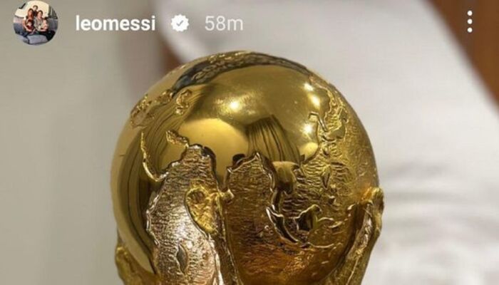 Luar Biasa, Peta Indonesia Terlihat Sangat Jelas Saat Messi Pamer Trofi Piala Dunia 2022