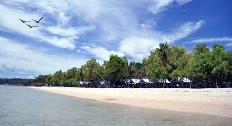 Pantai Toronipa