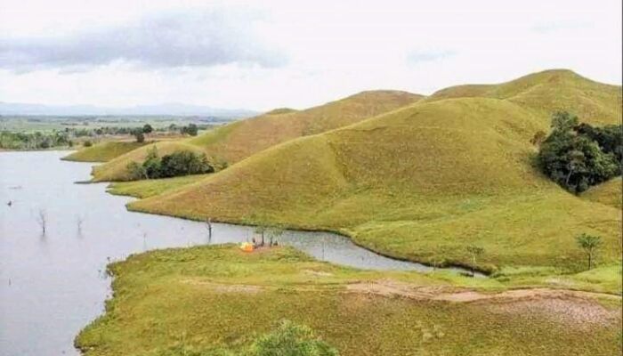 Pesona Objek Wisata Bukit Teletubies di Bombana, Cocok Buat Anak Senja