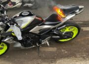 Viral! Jok Motor Yamaha MT-25 Milik Pengendara Ini Tiba-Tiba Terbakar!