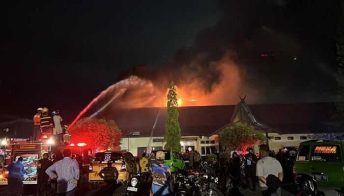 Gedung Biro SDM Polda Kalsel Kebakaran, Atap Runtuh dan Barang Elektronik Rusak Parah