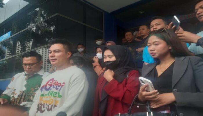 Sering Dicap Sebagai Penipu, Baim Wong Datangi Polda Metro Jaya Bersama Korban Giveaway Bodong