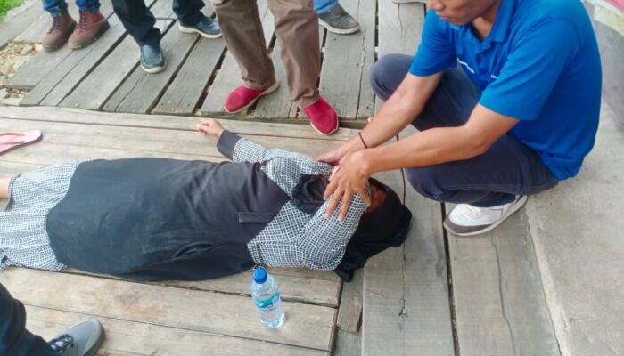 Pengemudi Mobil Nyaris Diamuk Warga Usai Tabrak Emak-emak di Kendari