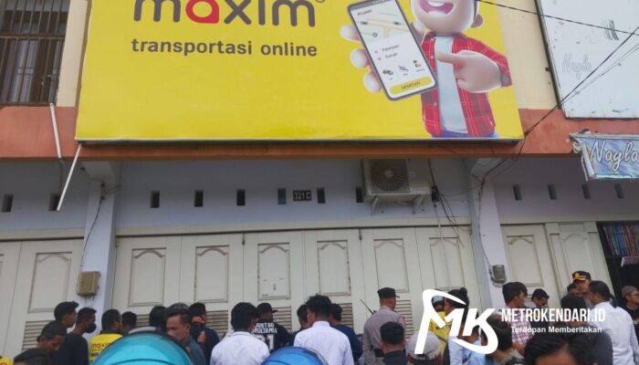 Kantor Maxim Disegel Puluhan Driver Transportasi Online di Kendari