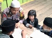 Tanamkan Nilai Agama Sejak Dini, Polisi Ajar Anak-Anak Mengaji di Konut