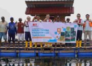 PT DSSP Power Kendari Serahkan Bantuan Kerambah Jaring Apung Untuk Nelayan