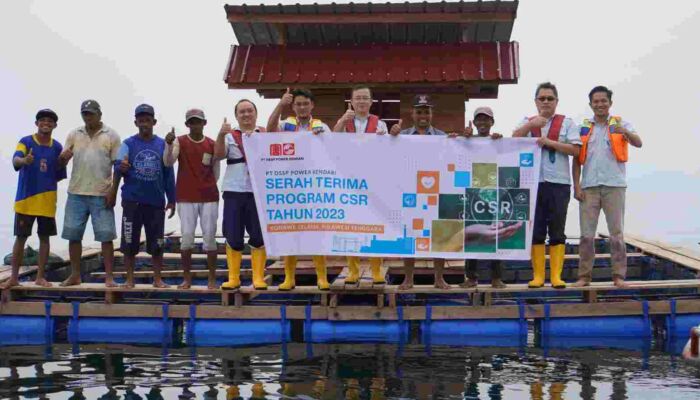 PT DSSP Power Kendari Serahkan Bantuan Kerambah Jaring Apung Untuk Nelayan