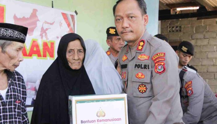 Peduli Kemanusiaan, Polres Konut Bantu Lansia Hingga Warga Kurang Mampu